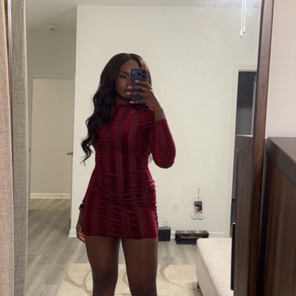 Chic Red Patterned Dress - Picture 3 of 3